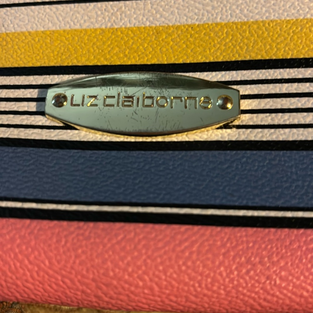 Liz Claiborne Crossbody bag, gold logo. Adjustable strap with gold trimmings.